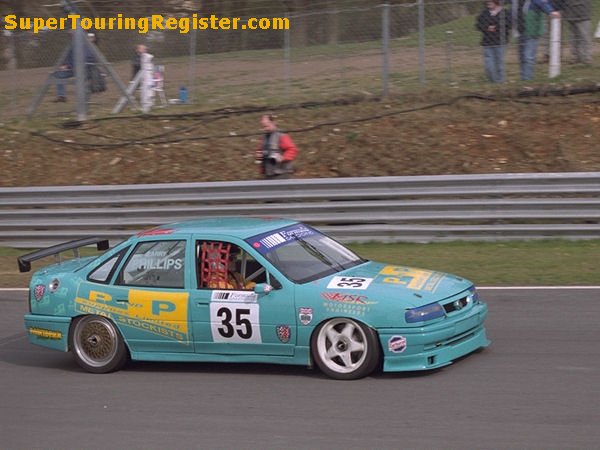  Keith Philips @ Brands Hatch, Apr 2000