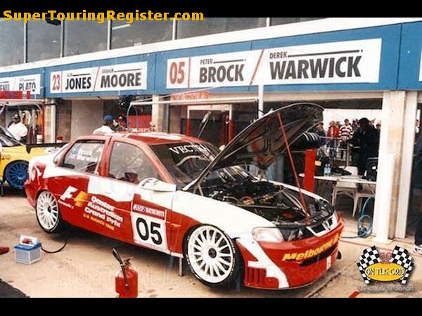 Peter Brock / Derek Warwick in the pits